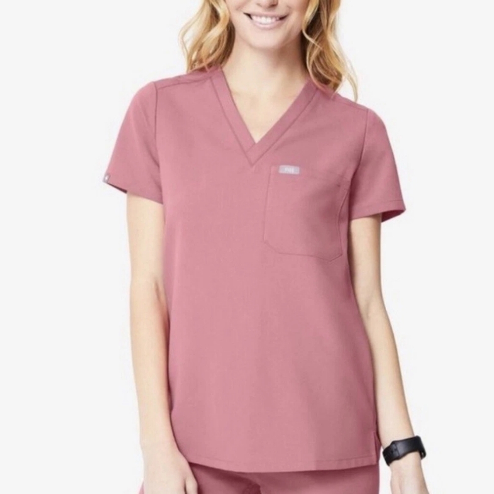 Figs Caterina 1 Pocket Scrub Top In Chalk Pink